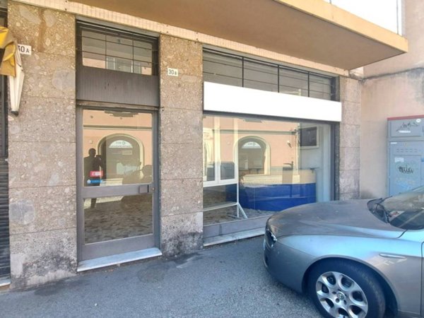 negozio in affitto a Pavia in zona Centro Città