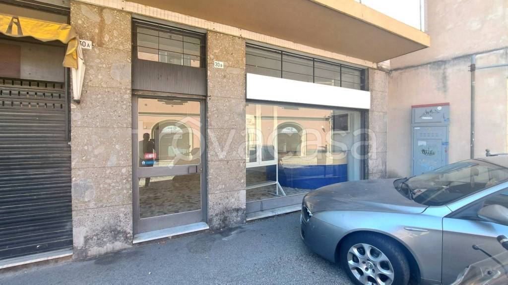 negozio in affitto a Pavia in zona Centro Città