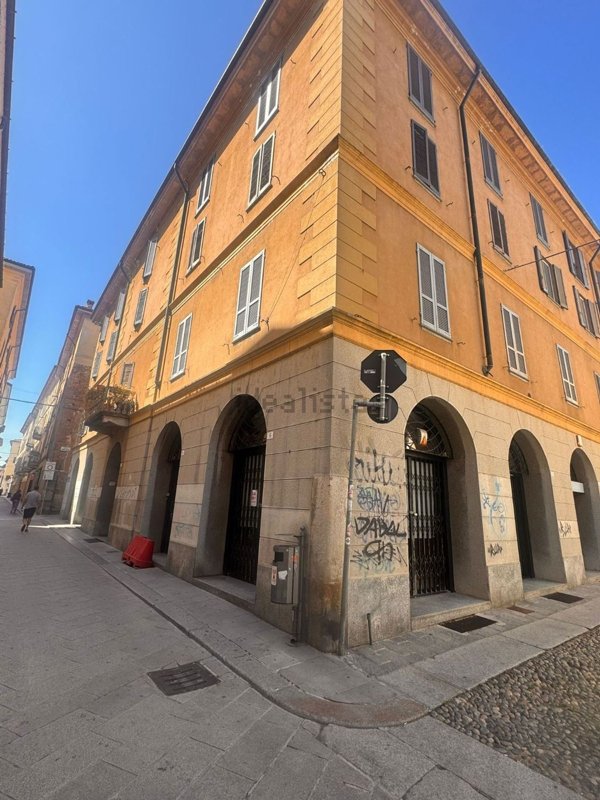 locale commerciale in affitto a Pavia in zona Centro Città