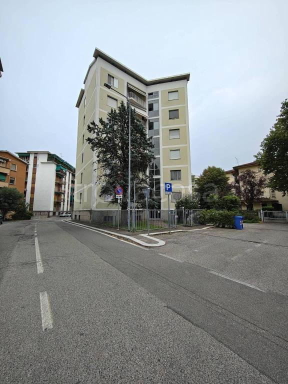 appartamento in affitto a Pavia in zona Città Giardino