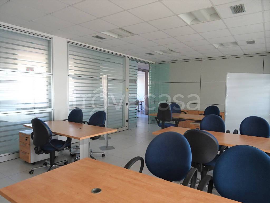 ufficio in affitto a Pavia in zona Policlinico