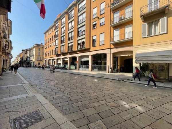 negozio in affitto a Pavia