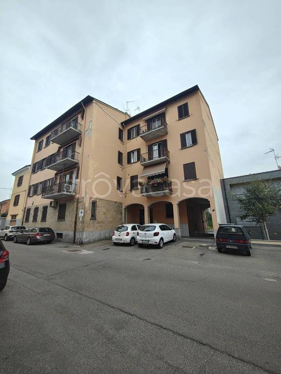 appartamento in affitto a Pavia in zona Borgo Ticino