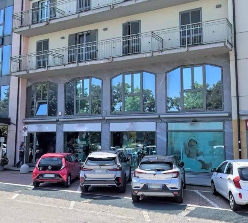 negozio in affitto a Pavia in zona Policlinico