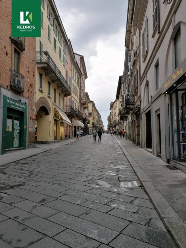 negozio in affitto a Pavia in zona Centro Città