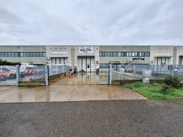 locale commerciale in affitto a Pavia in zona Fossarmato