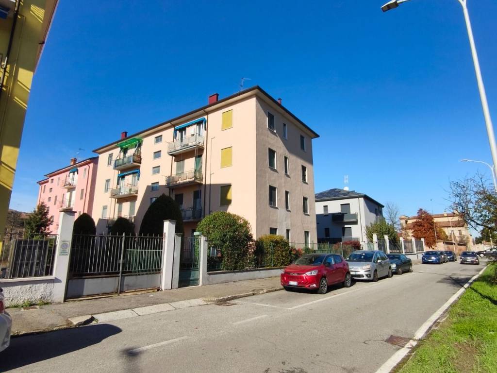 appartamento in affitto a Pavia in zona Campari