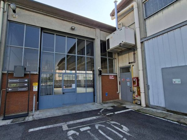 locale commerciale in affitto a Pavia in zona Vallone