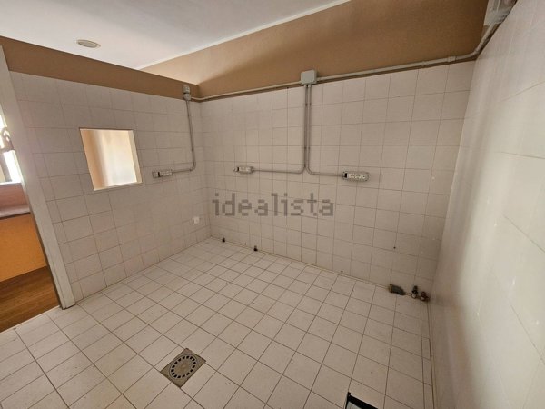 negozio in affitto a Pavia