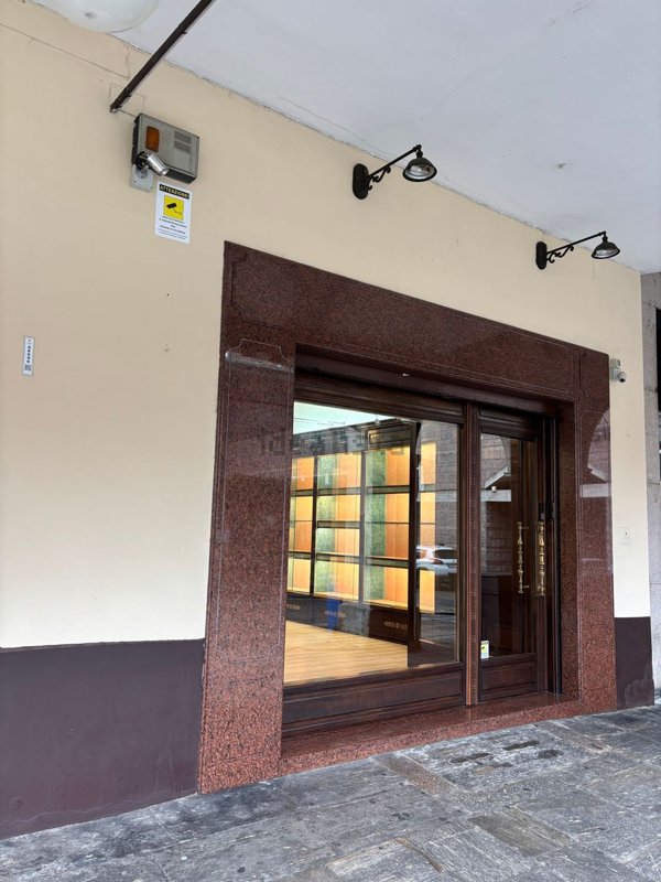 locale commerciale in affitto a Pavia
