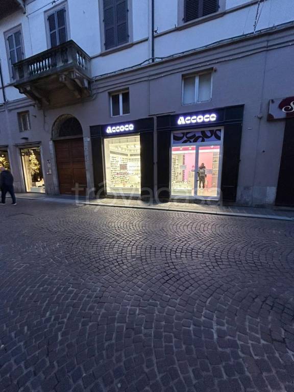 negozio in affitto a Pavia in zona Centro Città