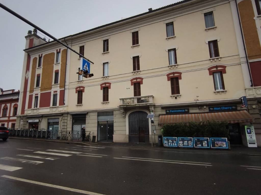 negozio in affitto a Pavia