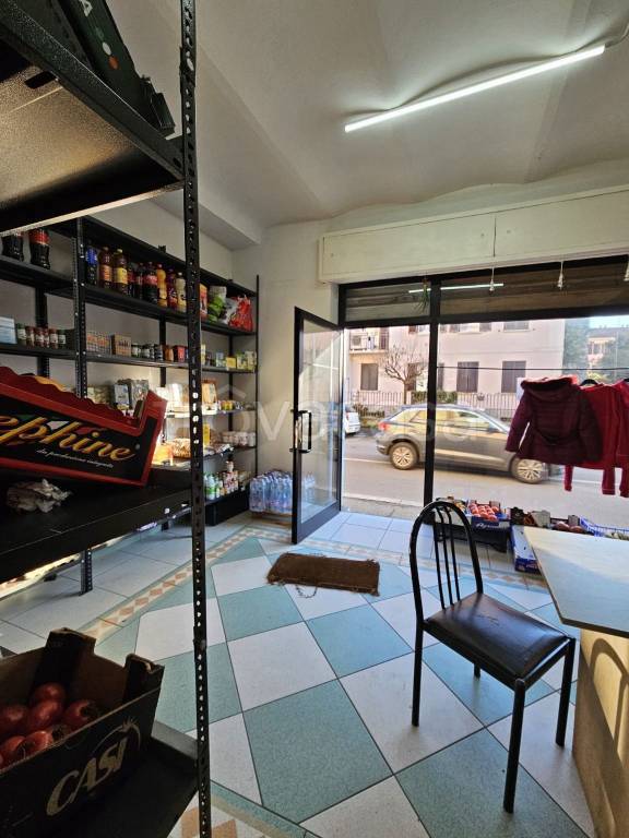 negozio in affitto a Pavia in zona Città Giardino