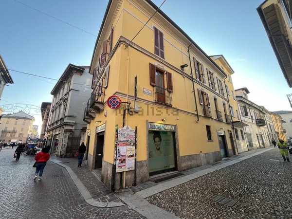 locale commerciale in affitto a Pavia in zona Centro Città