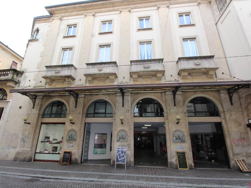 negozio in affitto a Pavia in zona Centro Città