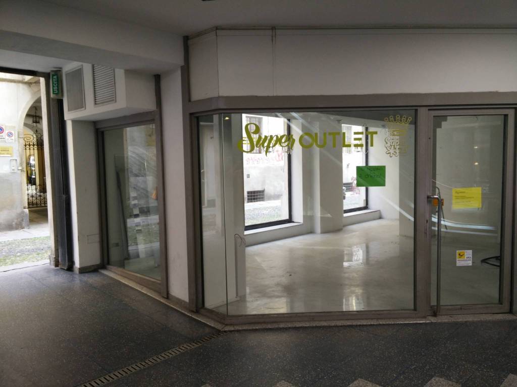 negozio in affitto a Pavia in zona Centro Città