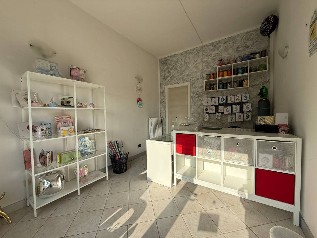 negozio in affitto a Pavia