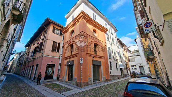 locale commerciale in affitto a Pavia in zona Centro Città