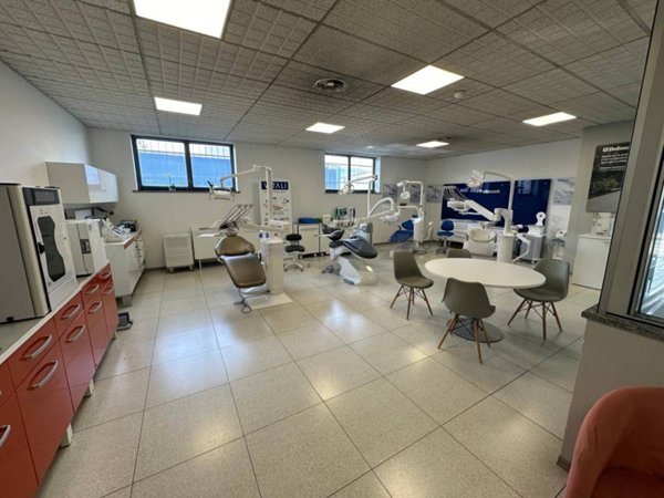 negozio in affitto a Pavia in zona Campo Coni