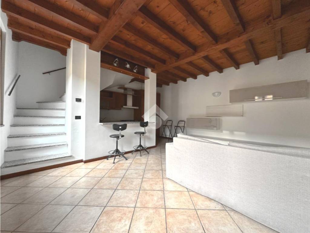 appartamento in affitto a Pavia in zona Borgo Calvenzano