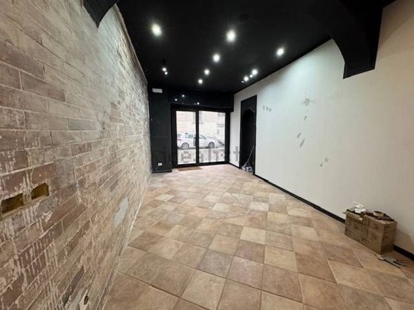 negozio in affitto a Pavia in zona Centro Città