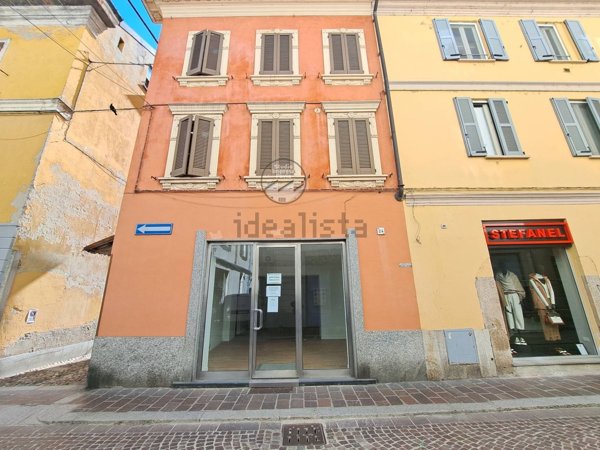 negozio in affitto a Pavia in zona Centro Città