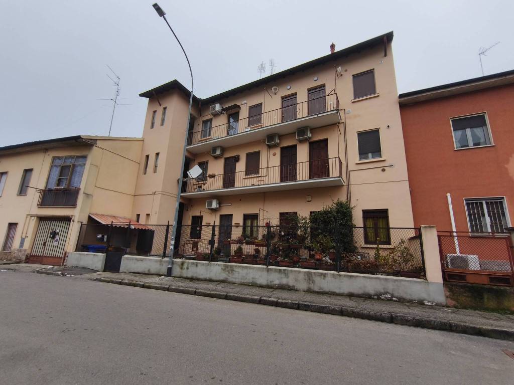 appartamento in affitto a Pavia in zona Pompieri