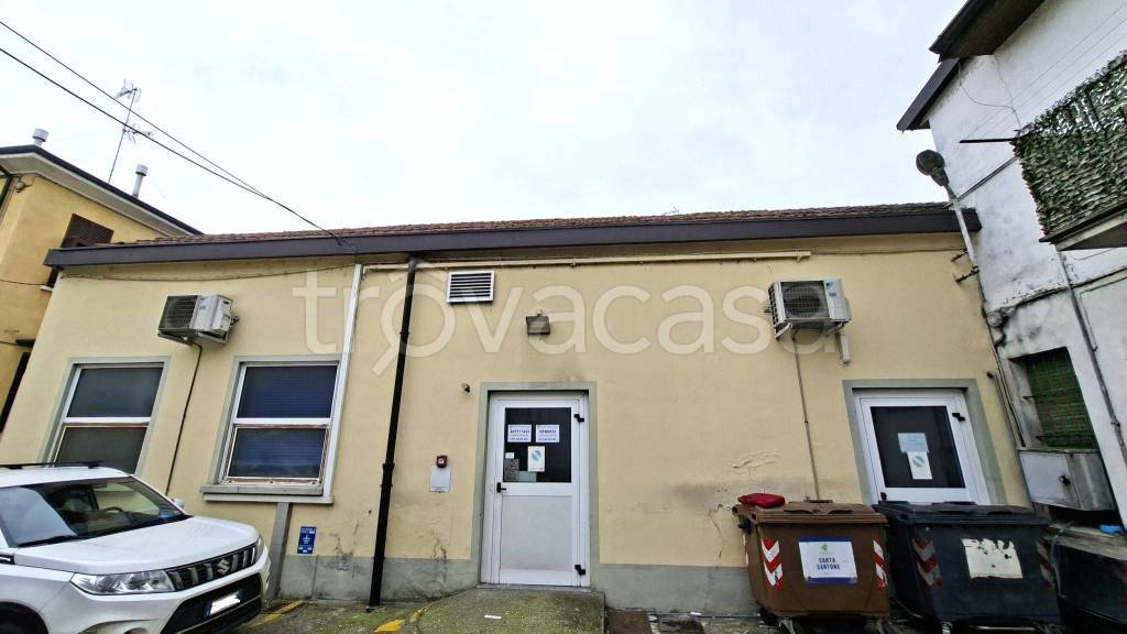 locale commerciale in affitto a Pavia in zona Viale Cremona