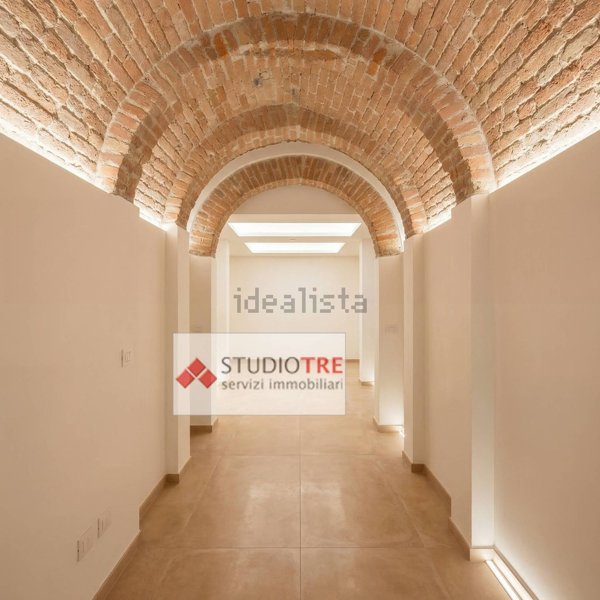 negozio in affitto a Pavia