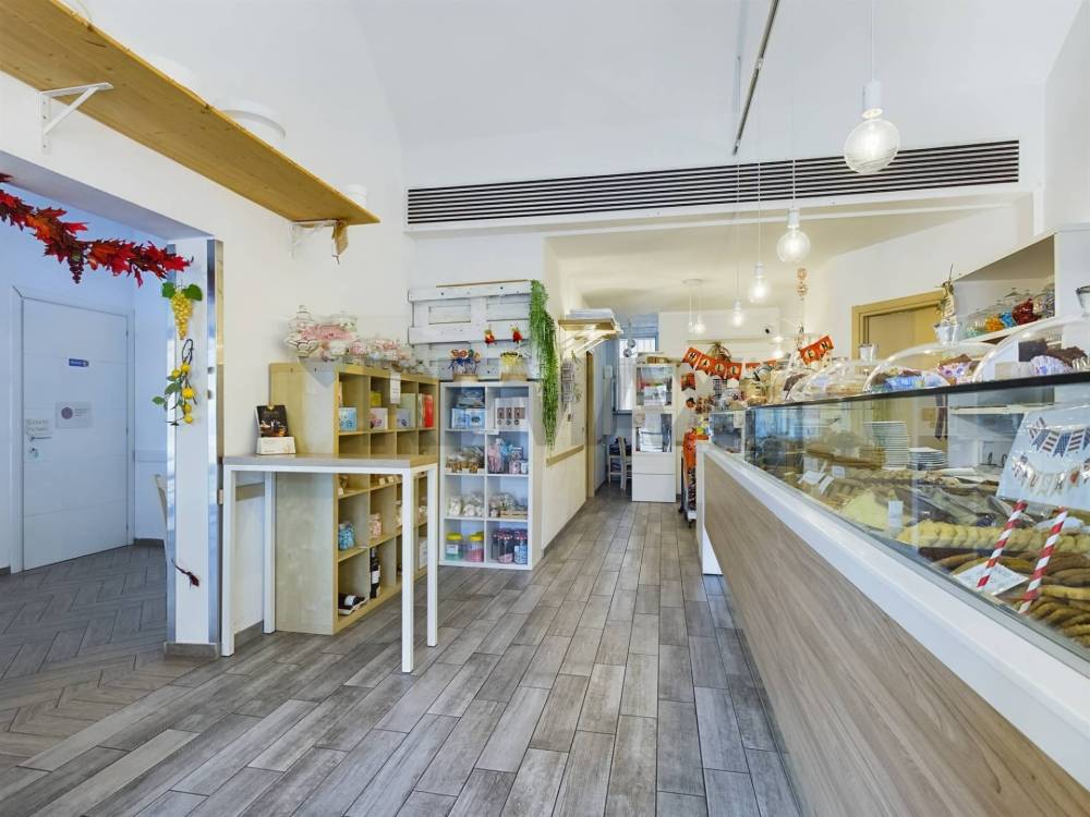 locale commerciale in affitto a Pavia in zona Centro Città