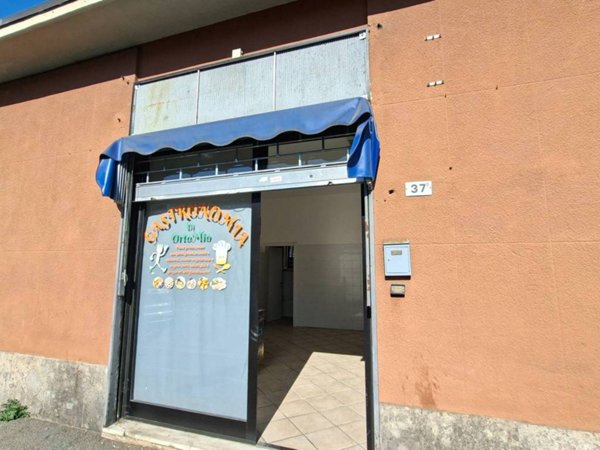negozio in affitto a Pavia in zona Pompieri
