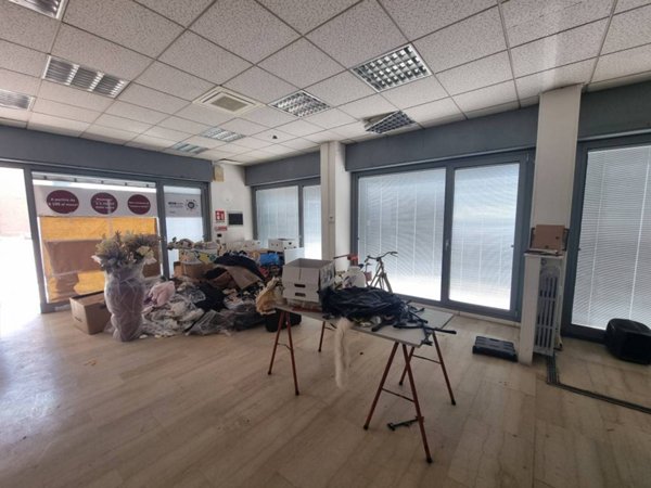 negozio in affitto a Pavia