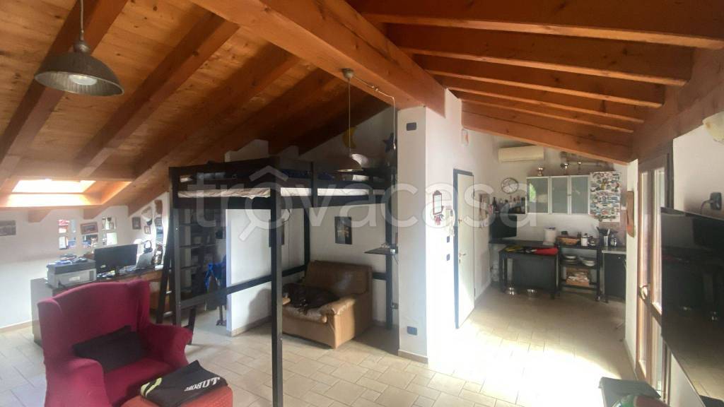appartamento in affitto a Pavia in zona Vallone