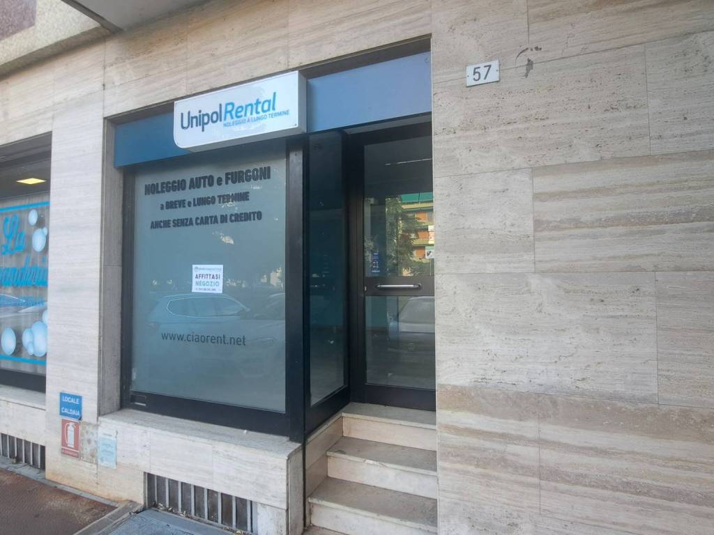 negozio in affitto a Pavia