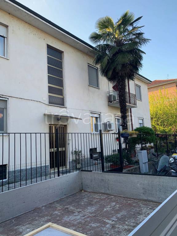appartamento in affitto a Pavia in zona Chiozzo