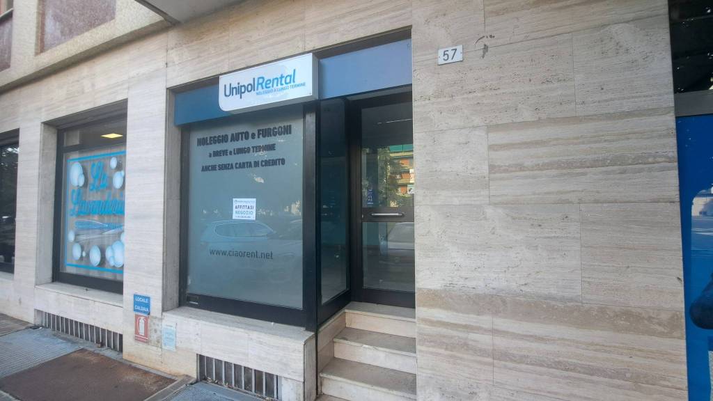 negozio in affitto a Pavia in zona Stazione