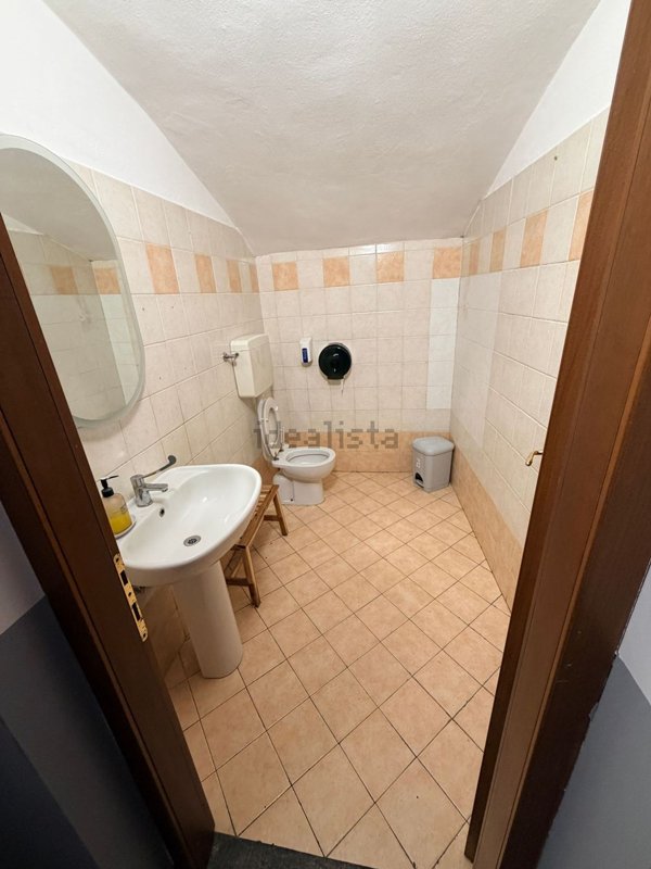negozio in affitto a Pavia in zona Centro Città