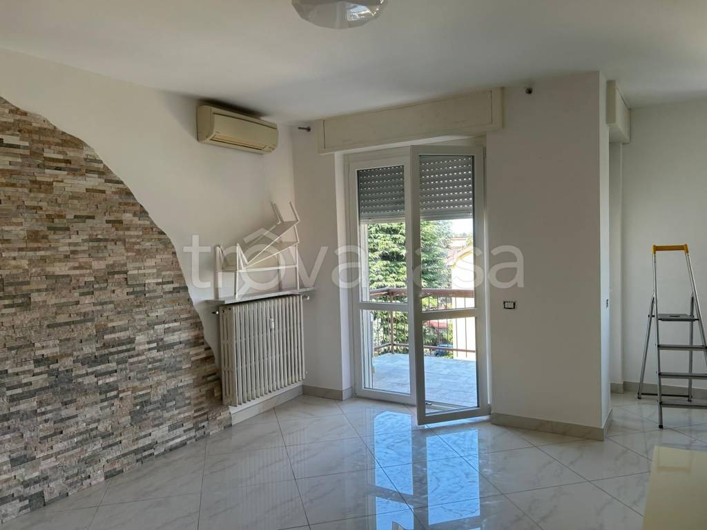 appartamento in affitto a Pavia in zona Vallone