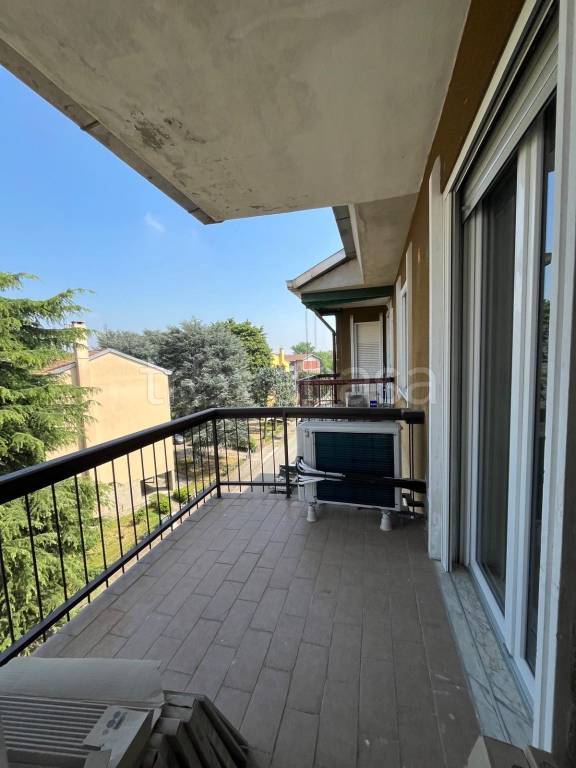 appartamento in affitto a Pavia in zona Vallone