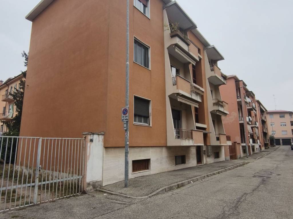 appartamento in affitto a Pavia in zona Policlinico
