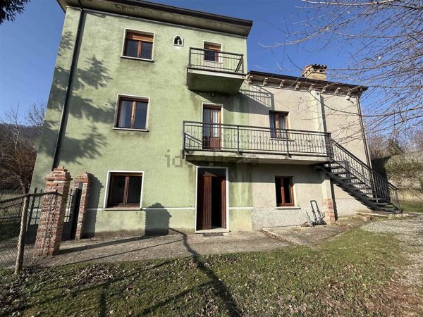 casa indipendente in affitto a Romagnese in zona Casa