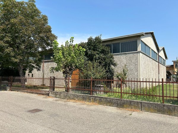 capannone in affitto a San Genesio ed Uniti