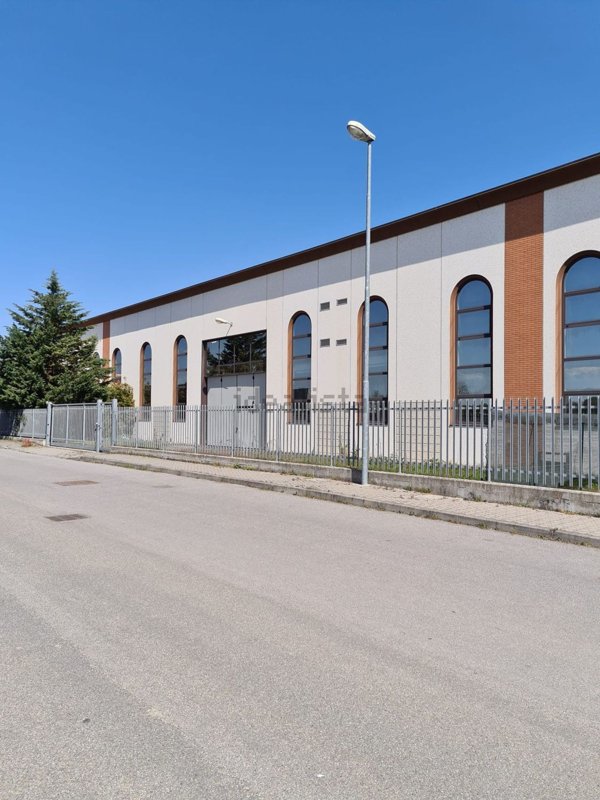 locale di sgombero in affitto a San Genesio ed Uniti