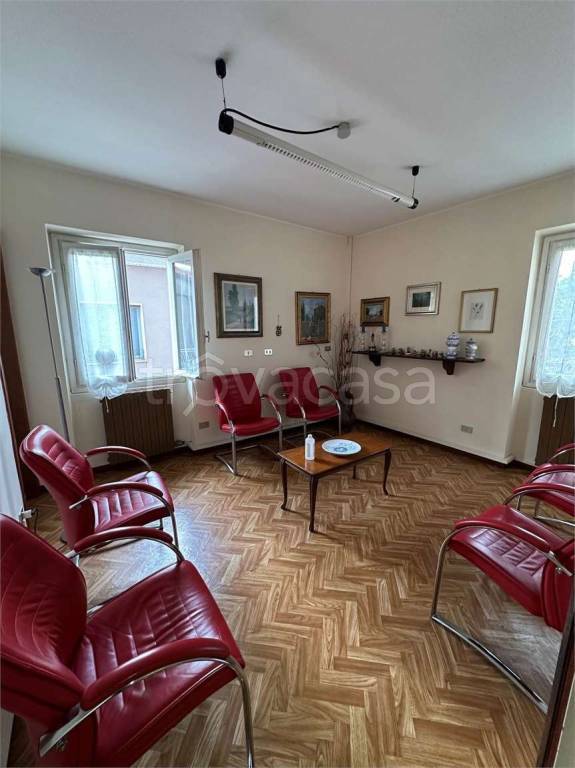ufficio in affitto a San Genesio ed Uniti