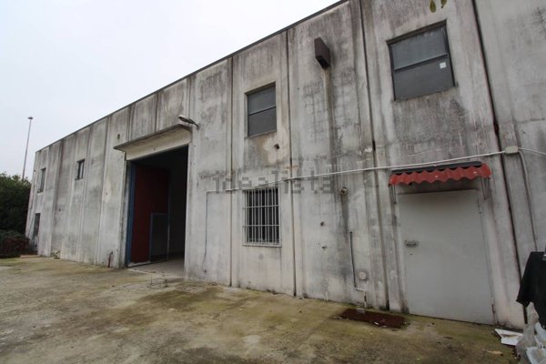 capannone in affitto a San Martino Siccomario in zona Madonna