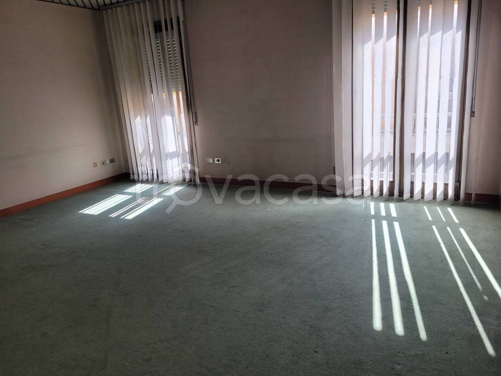 negozio in affitto a Sannazzaro de' Burgondi