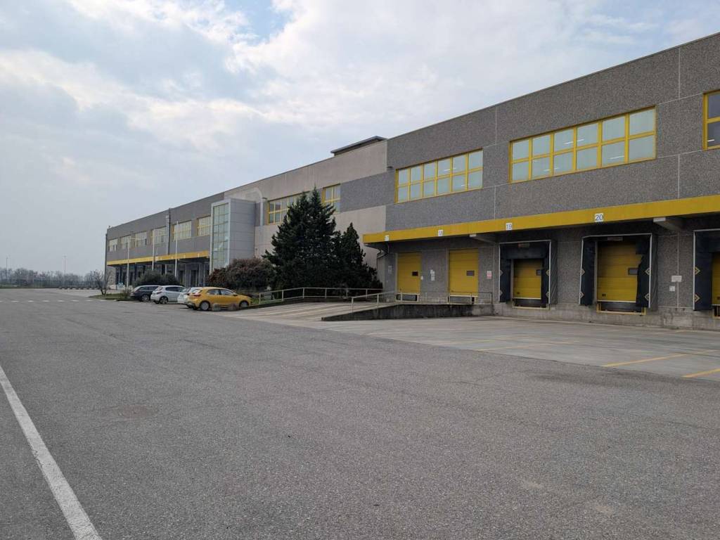 locale commerciale in affitto a Siziano in zona Campomorto