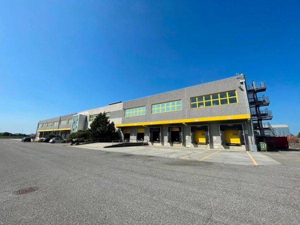 locale commerciale in affitto a Siziano in zona Campomorto