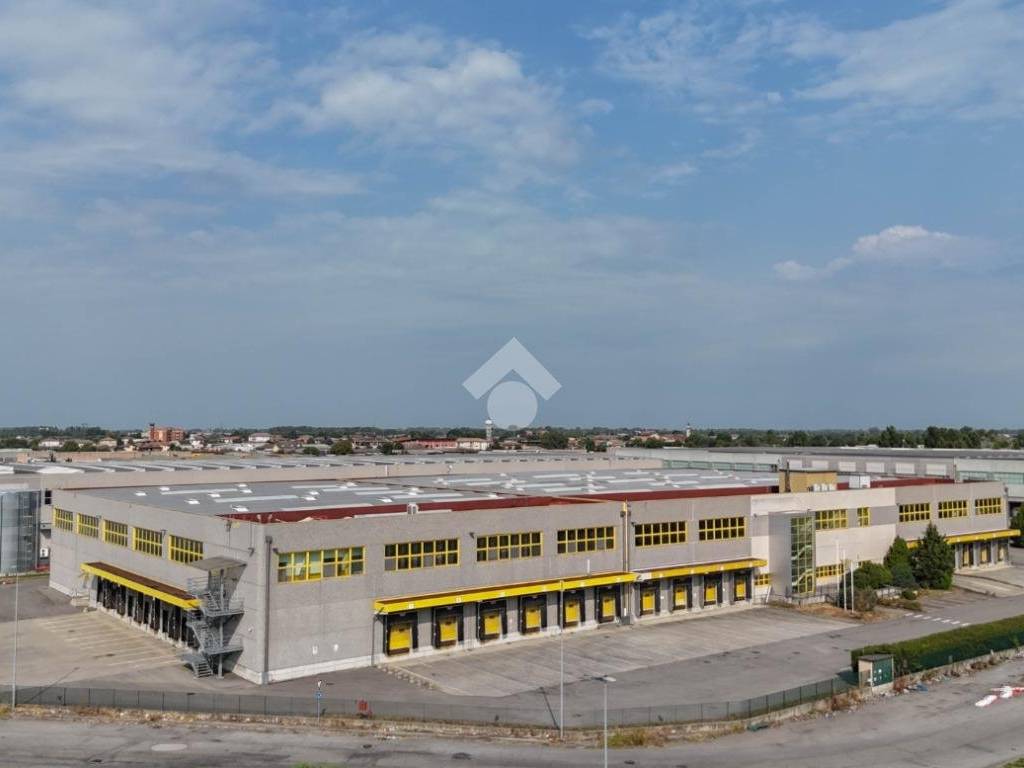 locale commerciale in affitto a Siziano in zona Campomorto