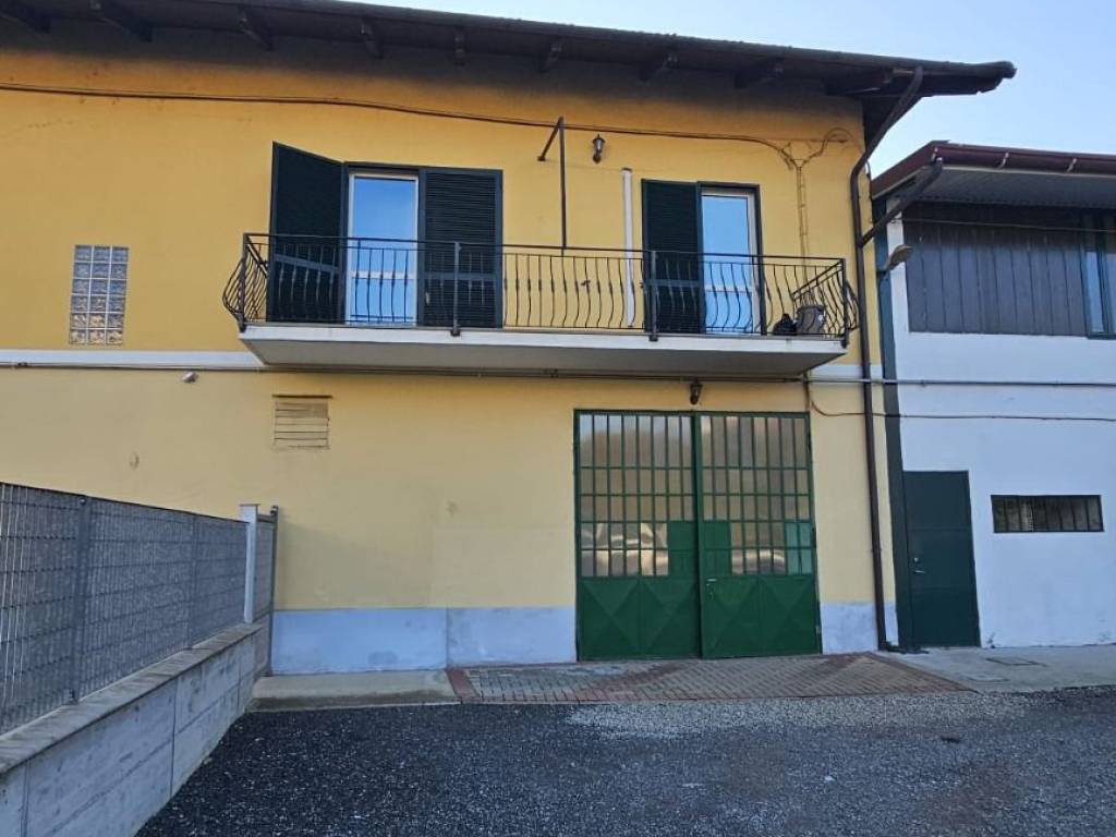 locale commerciale in affitto a Lombardore